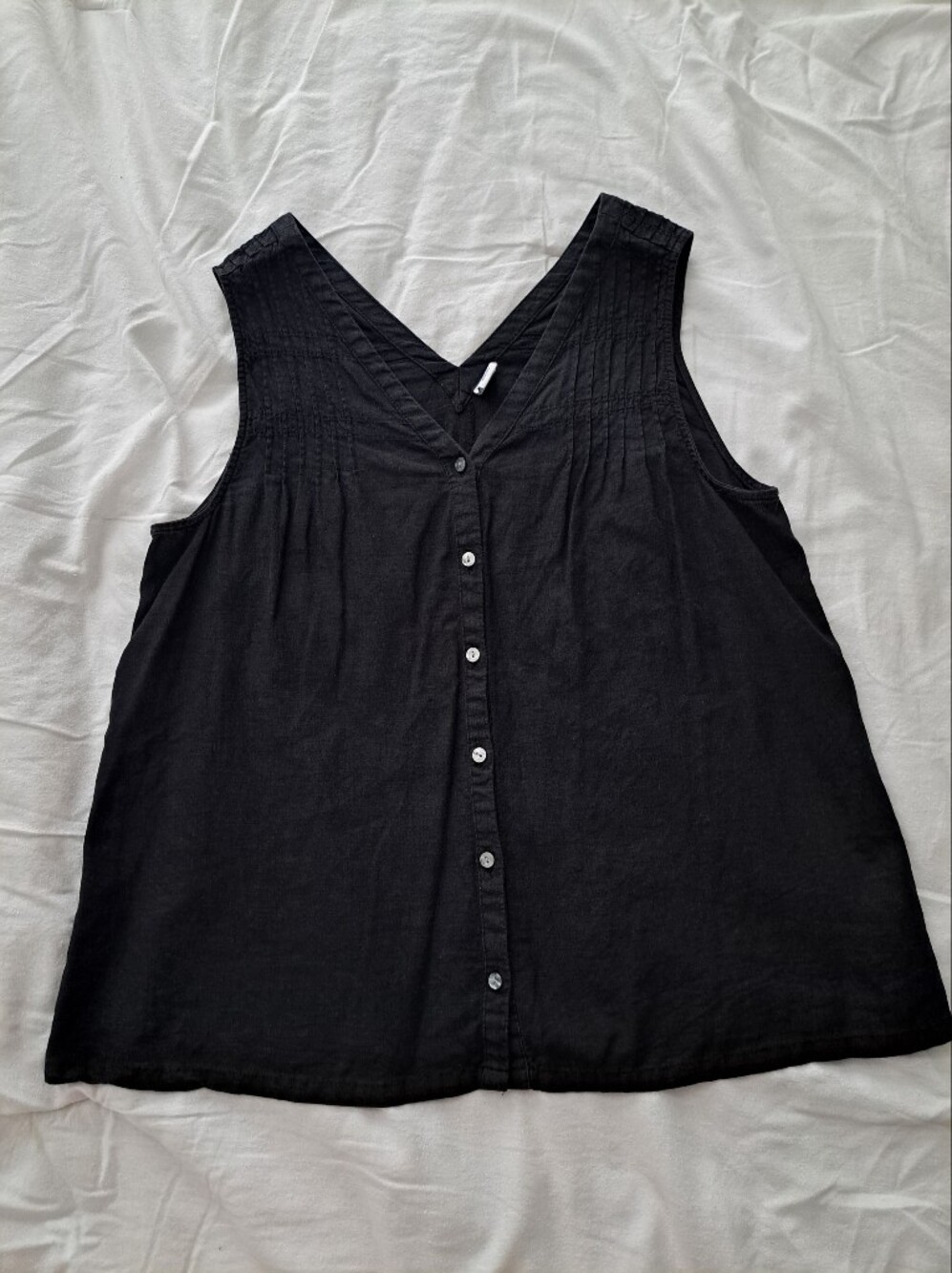 Black Sleeveless Button-Front Women's Top